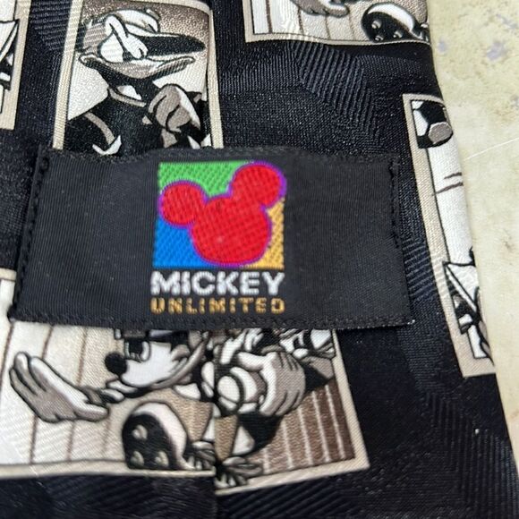 Mickey Unlimited Sports Tie! Perfect for Coach! - Picture 3 of 5